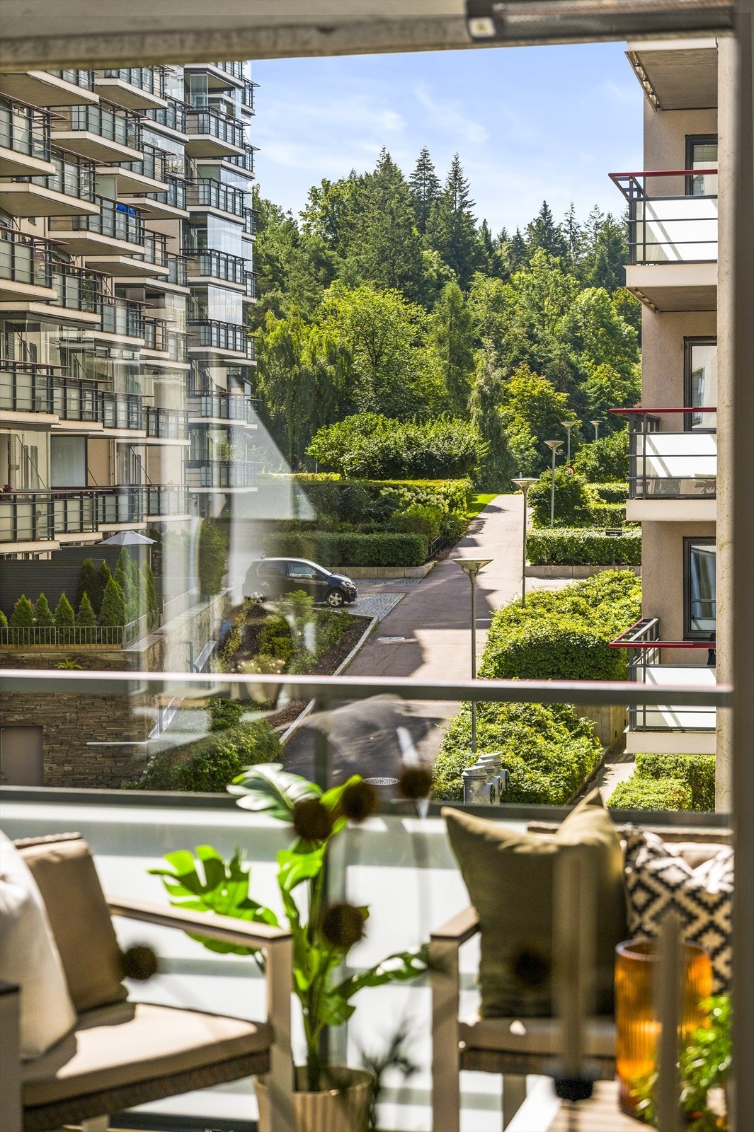 Fra stuen er det adkomst til en herlig balkong på 9 kvm. Galleribilde