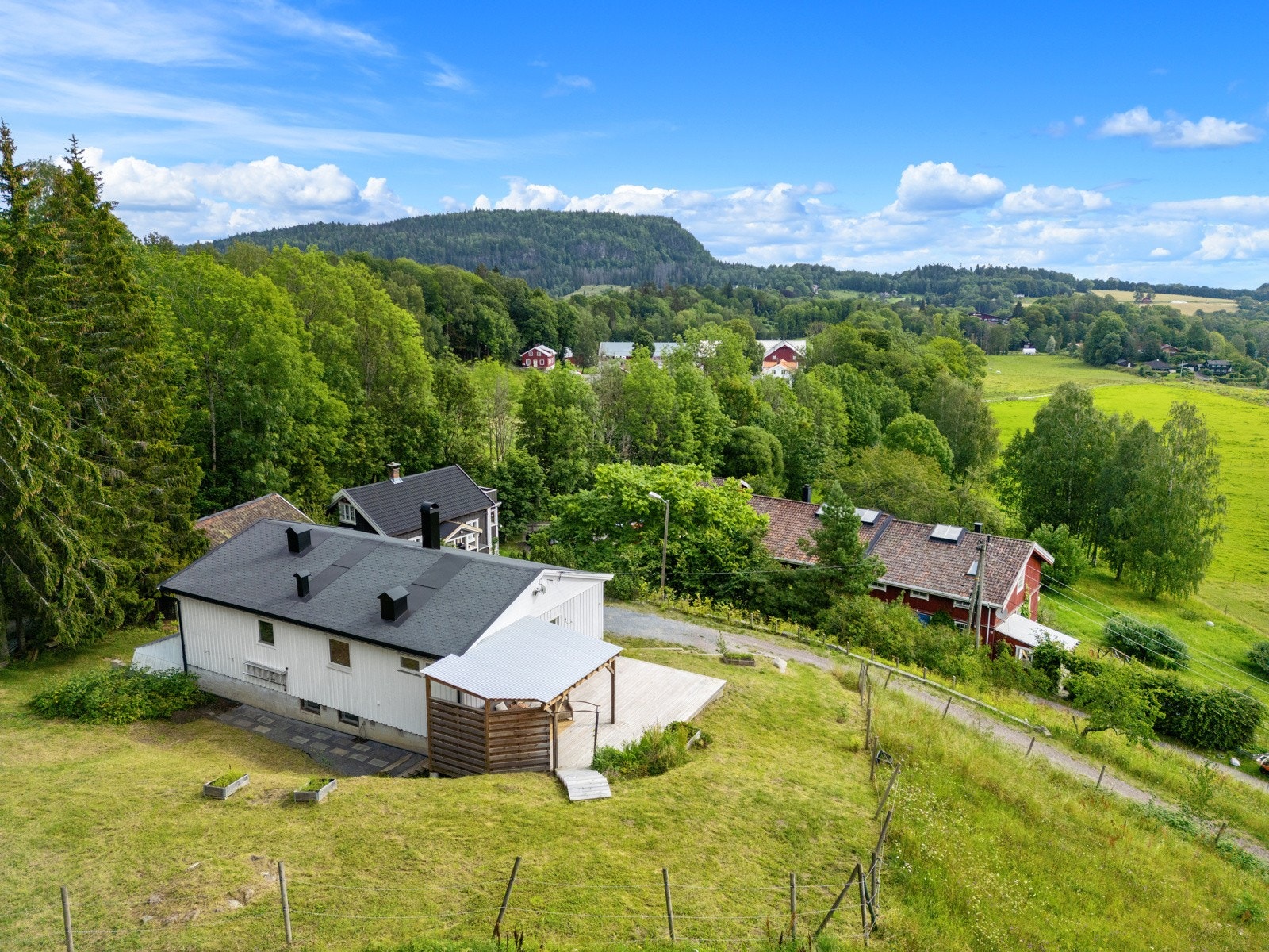 Skaugumsåsen og Skaugum gård Galleribilde