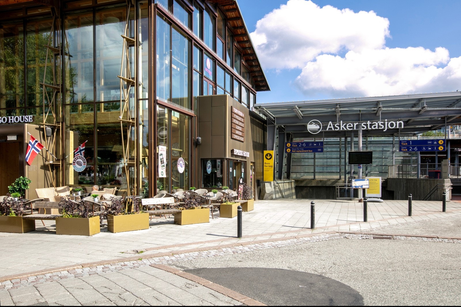 Asker stasjon. Galleribilde
