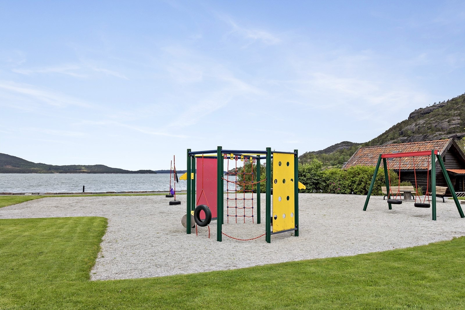 Lekeplass på tomten. Galleribilde