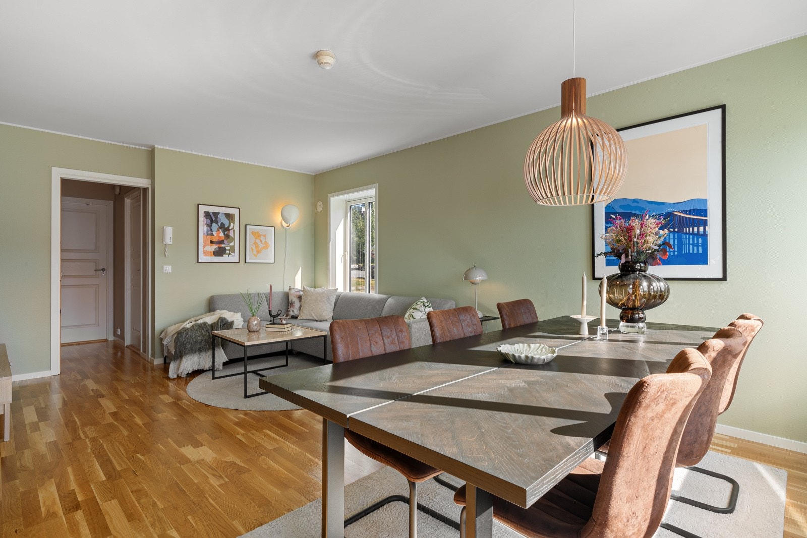 Leiligheten har malt i lyse og delikate farger. Galleribilde