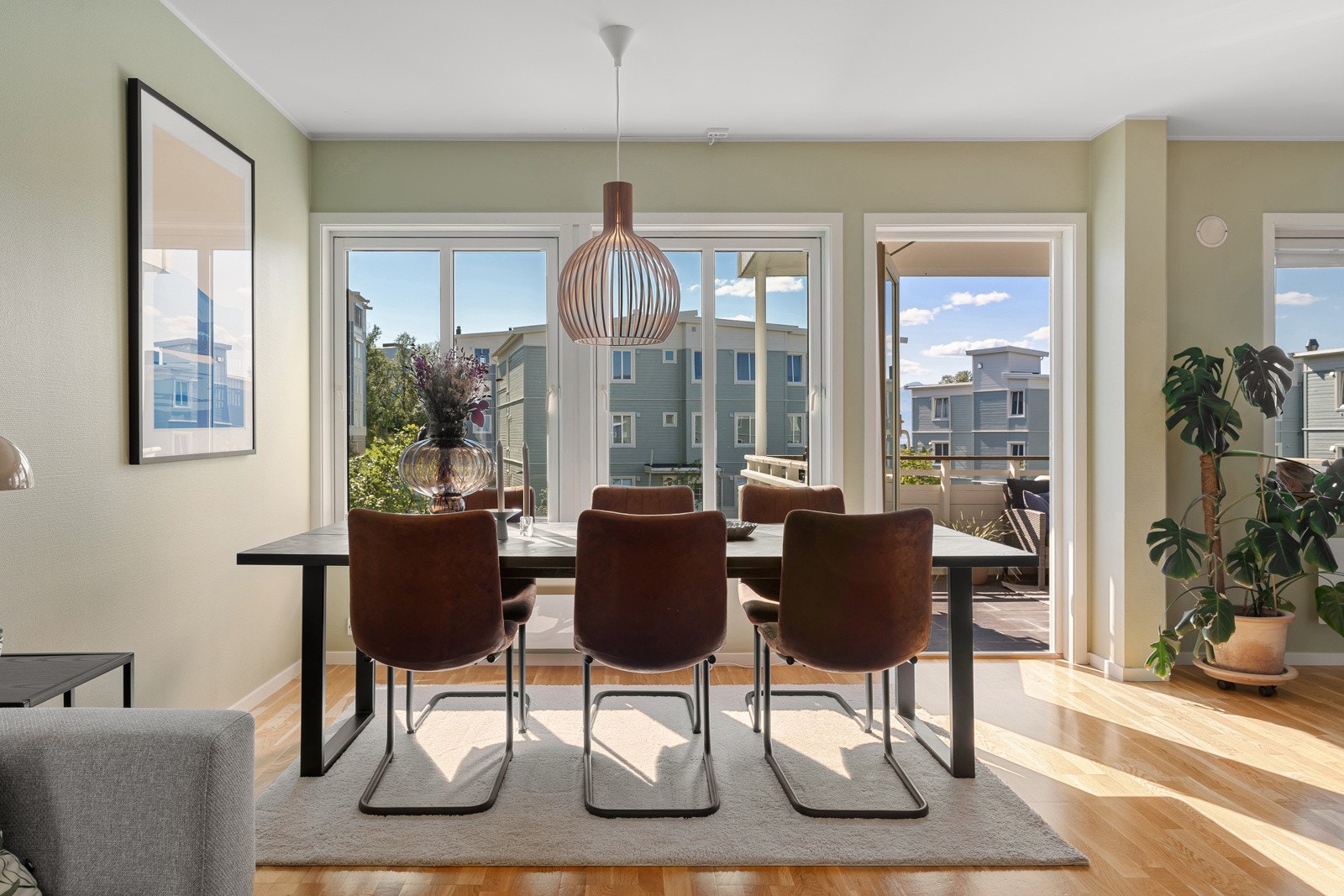 Velkommen til Blårevsvingen 10 - Presentert av Anders Karlstrøm Galleribilde