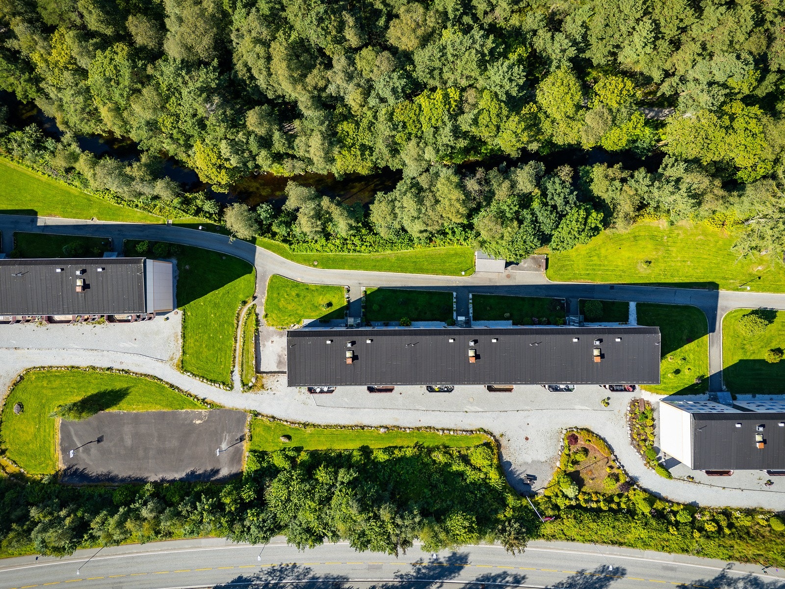 - Leiligheten ligger i et rolig og attraktivt boligområde i populære Prestestien Borettslag, sentralt i Åsane bydel - Galleribilde