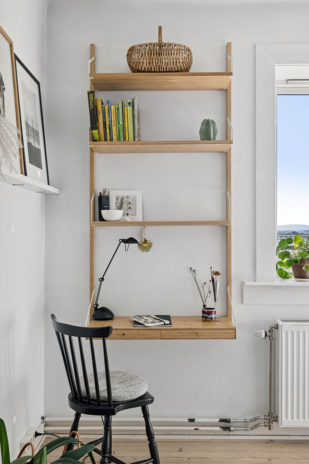 Hjemmekontor/ studieplass, her får du alt du trenger. Galleribilde