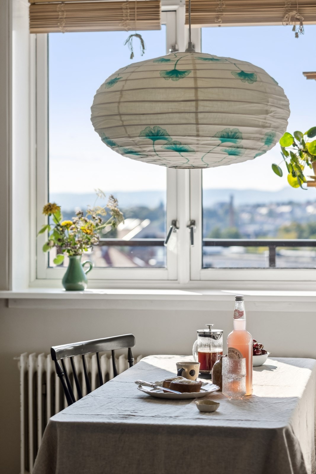 Dersom man følger de alternative plantegningene kan dagens kjøkken bygges om til soverom. Galleribilde