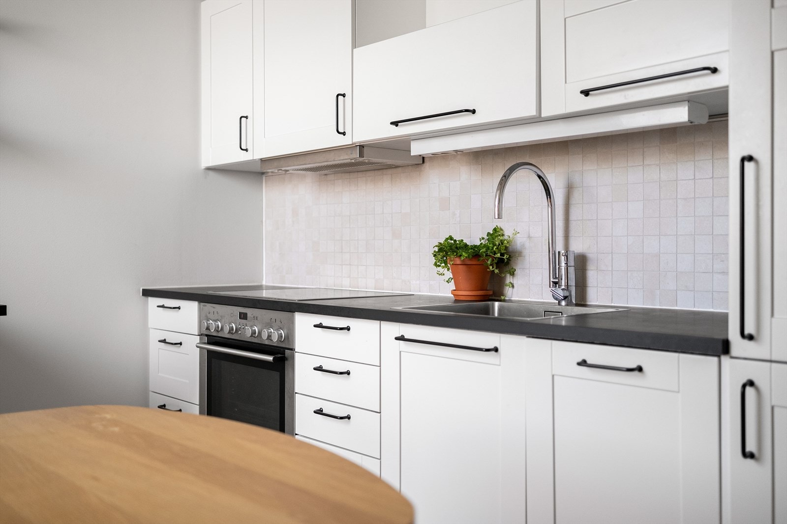 Godt med benk- og skapplass. Galleribilde