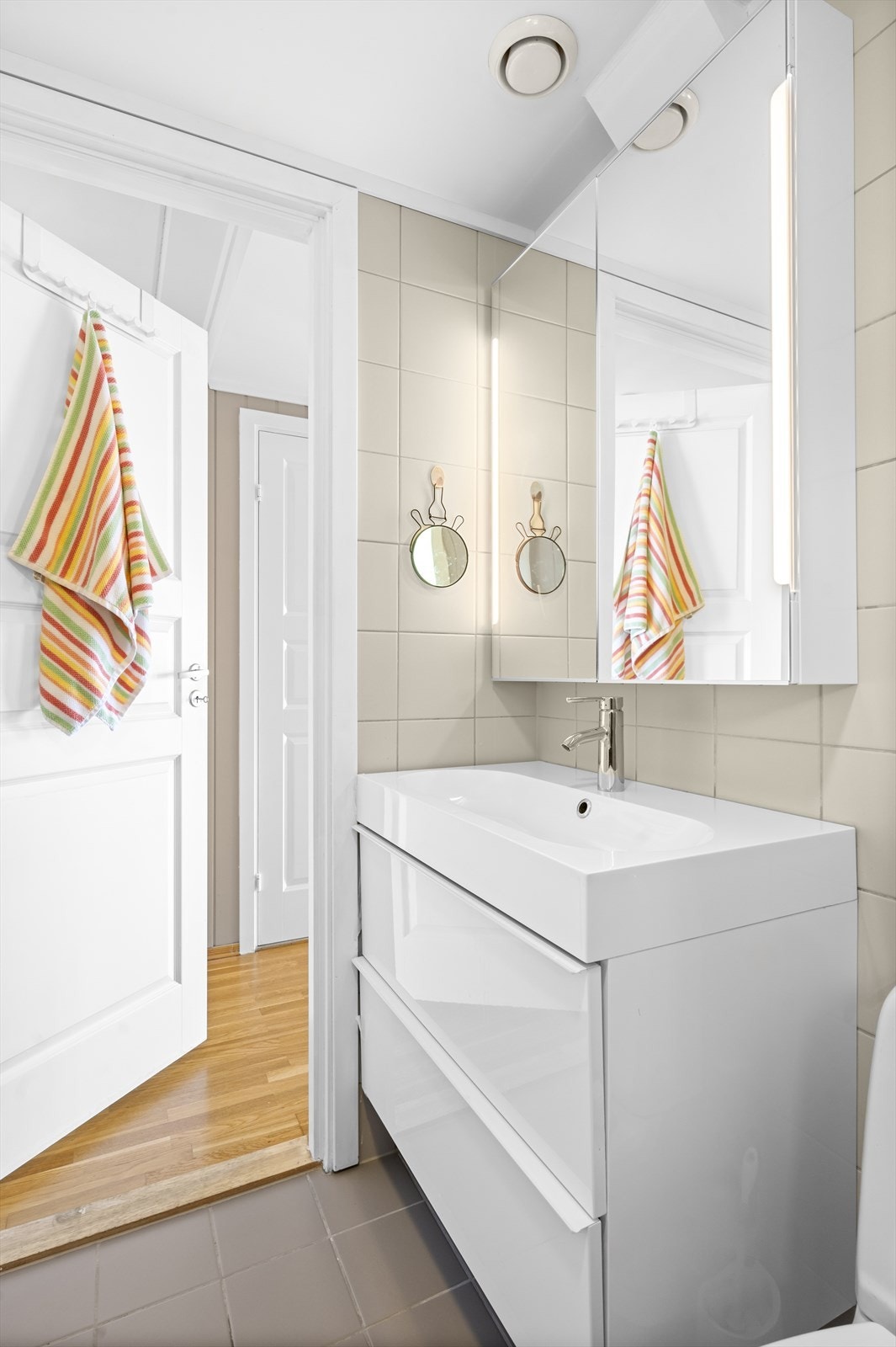 Badet har i tillegg opplegg for vaskemaskin. Galleribilde