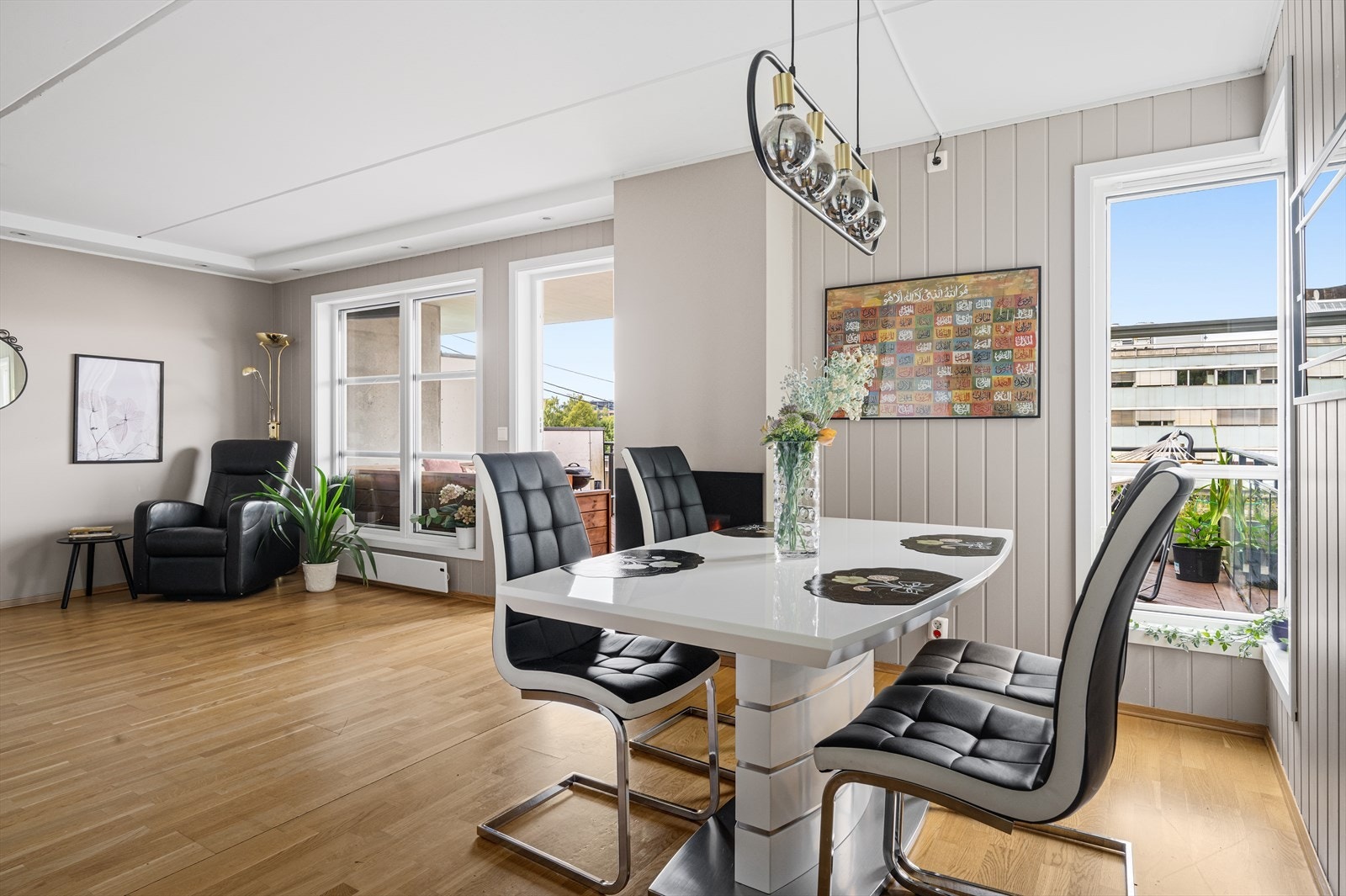 Dette er en leilighet med gjennomgående og arealeffektiv planløsning. Galleribilde