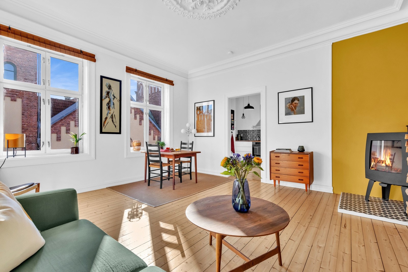Velkommen til en lys og luftig leilighet i populære Tøyenhagen! Galleribilde