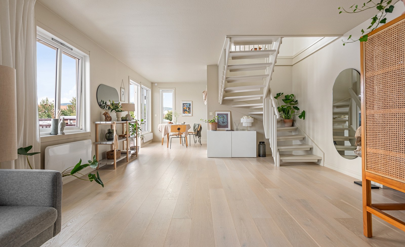 Leiligheten går over 2 plan i byggets 6. og 7. etasje med heis Galleribilde