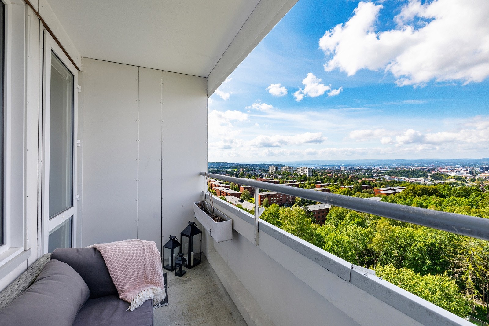 Her er det bare å lene seg tilbake og nyte panoramautsikt! Galleribilde