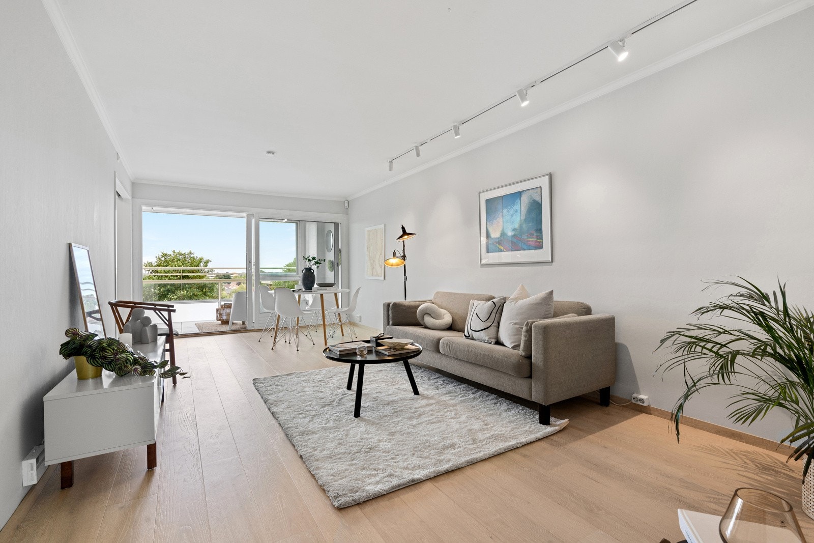 EIE Eiendomsmegling v/ Jr. Partner Håkon Hovland presenterer Dues vei 38! Galleribilde