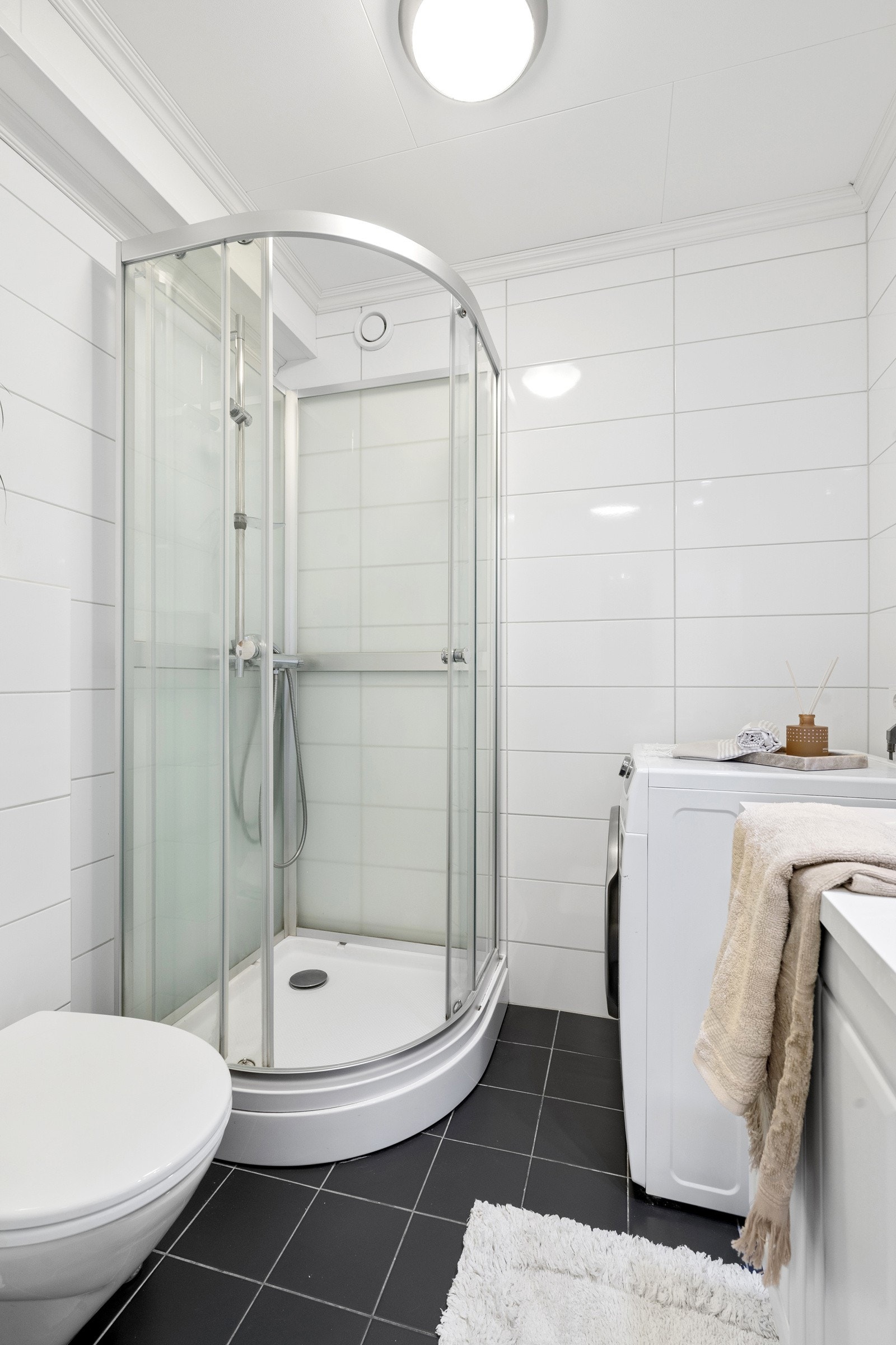 Badet inneholder alle nødvendigheter en måtte behøve. Galleribilde