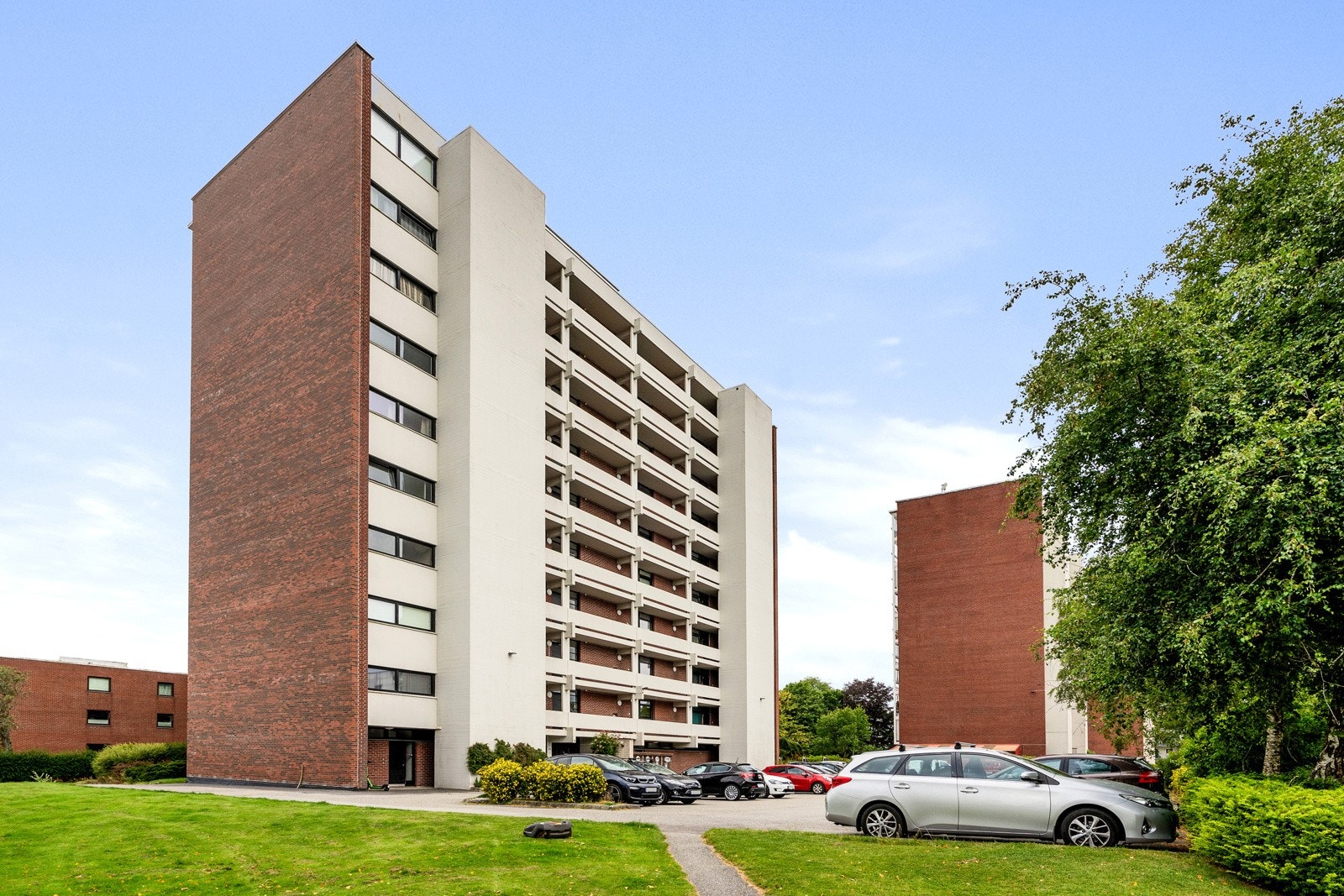 Området er attraktivt og sentralt med kort avstand både til sentrum og til turområder som Stokkavannet og Mosvannet. Galleribilde