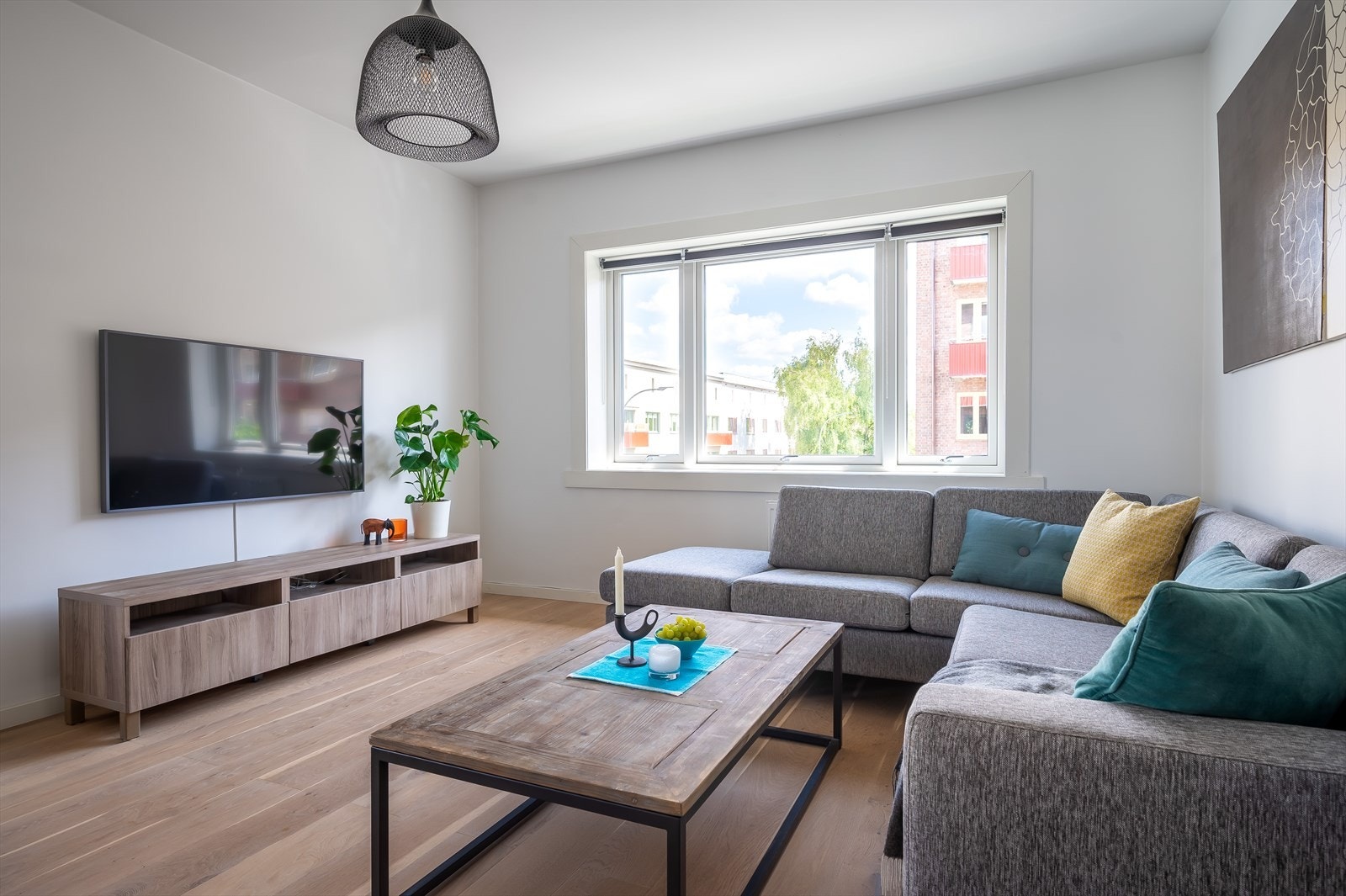 Stuen og entréen ble oppusset i 2016 med nye gulv og overflater. Galleribilde