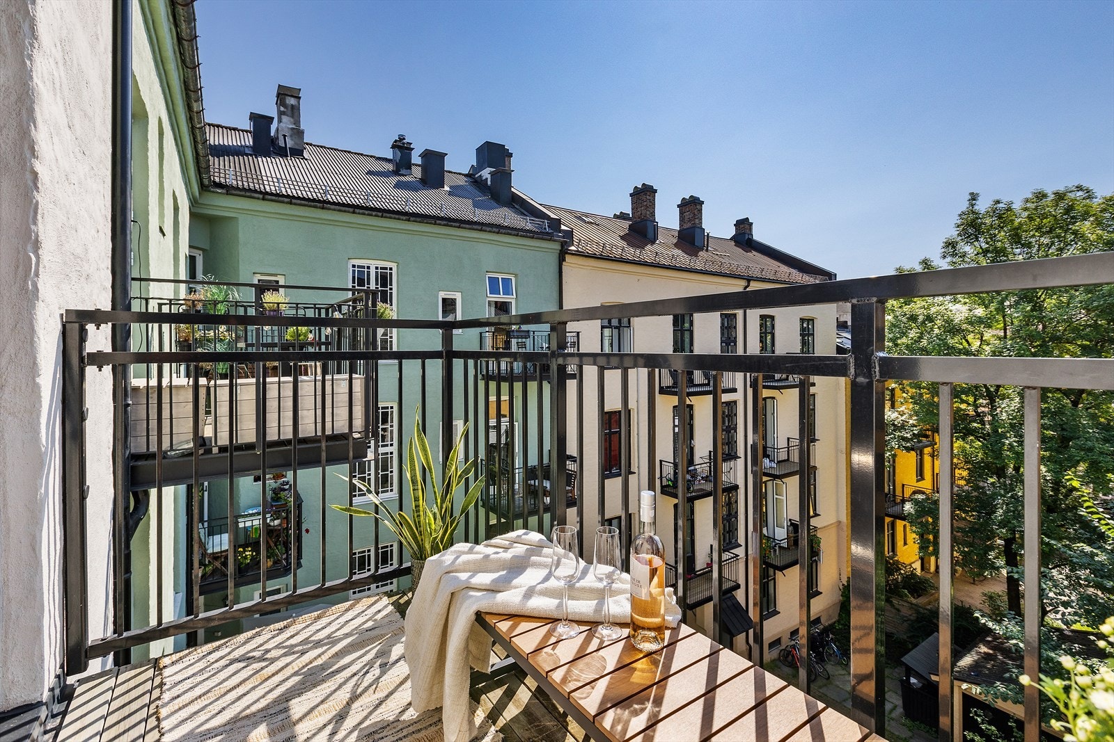 Balkongen er vendt mot bakgården Galleribilde