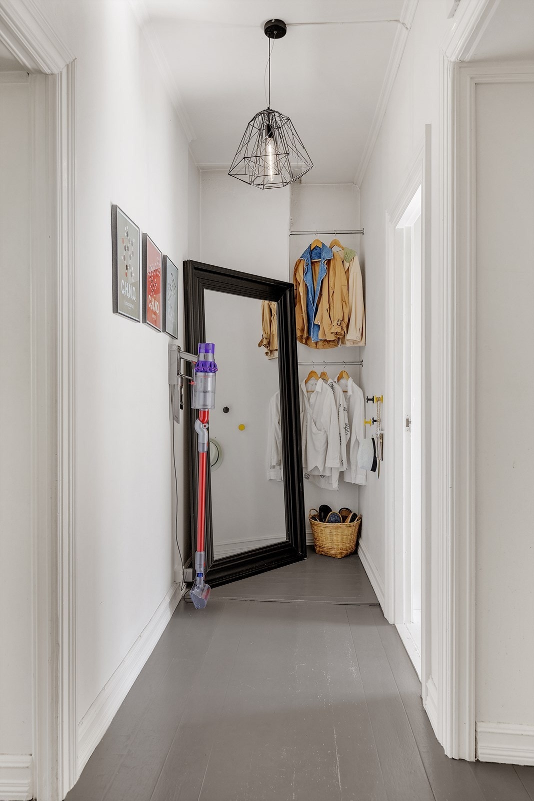 Praktisk, plassbesparende nisje i gangen Galleribilde