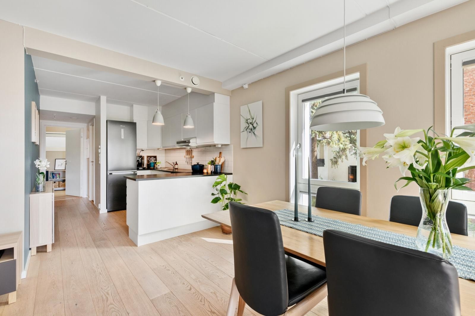 Telenor bredbånd (500/30 Mbps) og TV/T-We er inkludert i felleskostnadene. Galleribilde