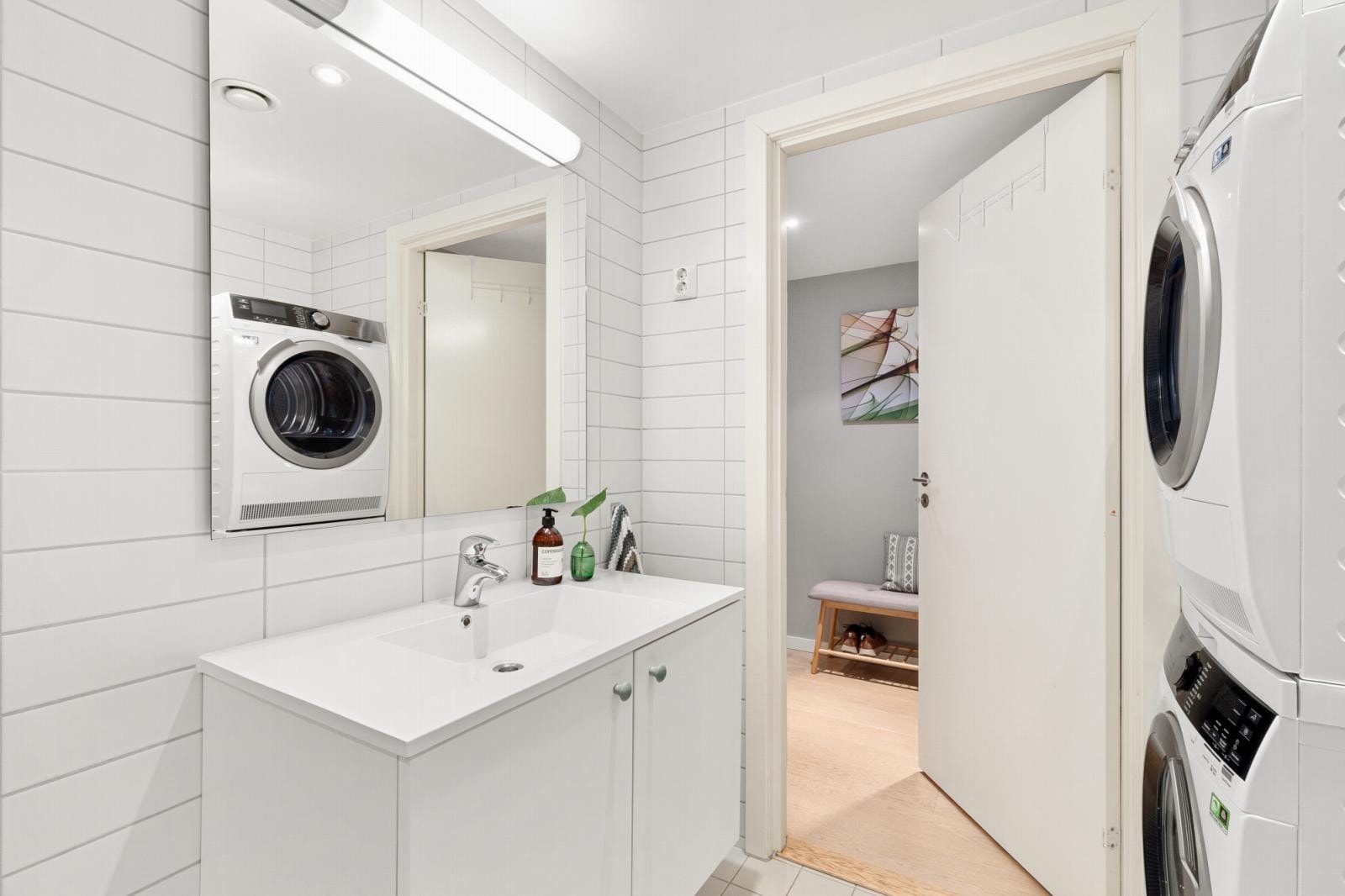 Opplegg til både vaskemaskin og tørketrommel. Galleribilde