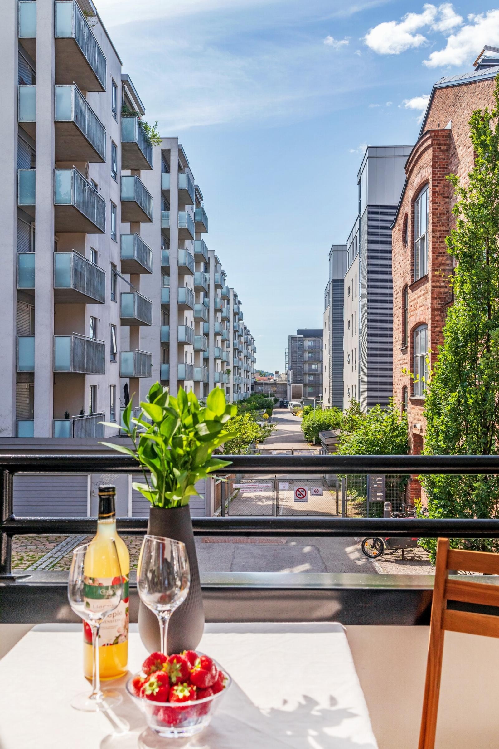 Nydelig fritt utsyn mot indre gårdsrom. Galleribilde