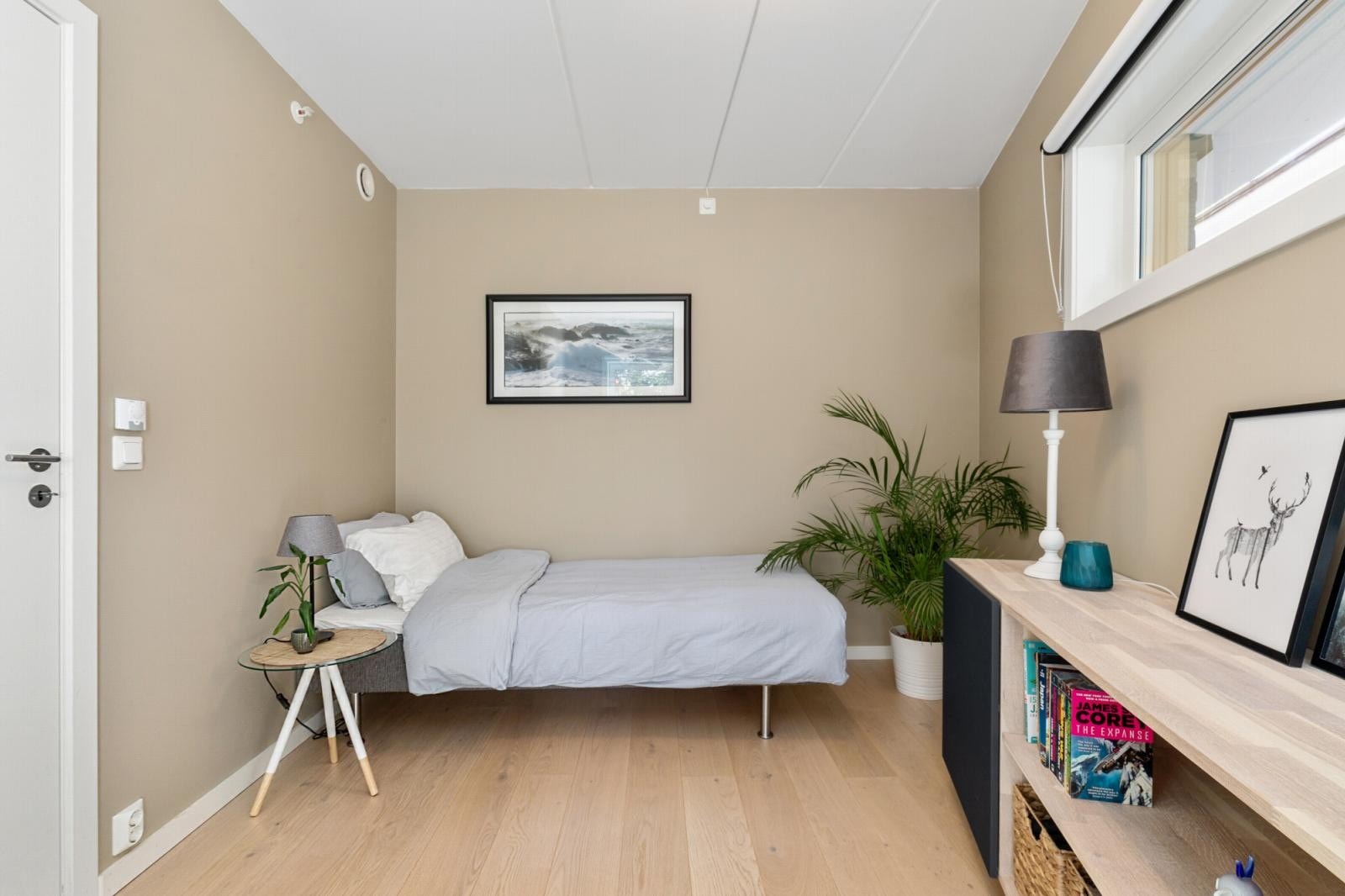 Soverom 2 passer perfekt som barnerom, gjesterom eller kontor. Galleribilde