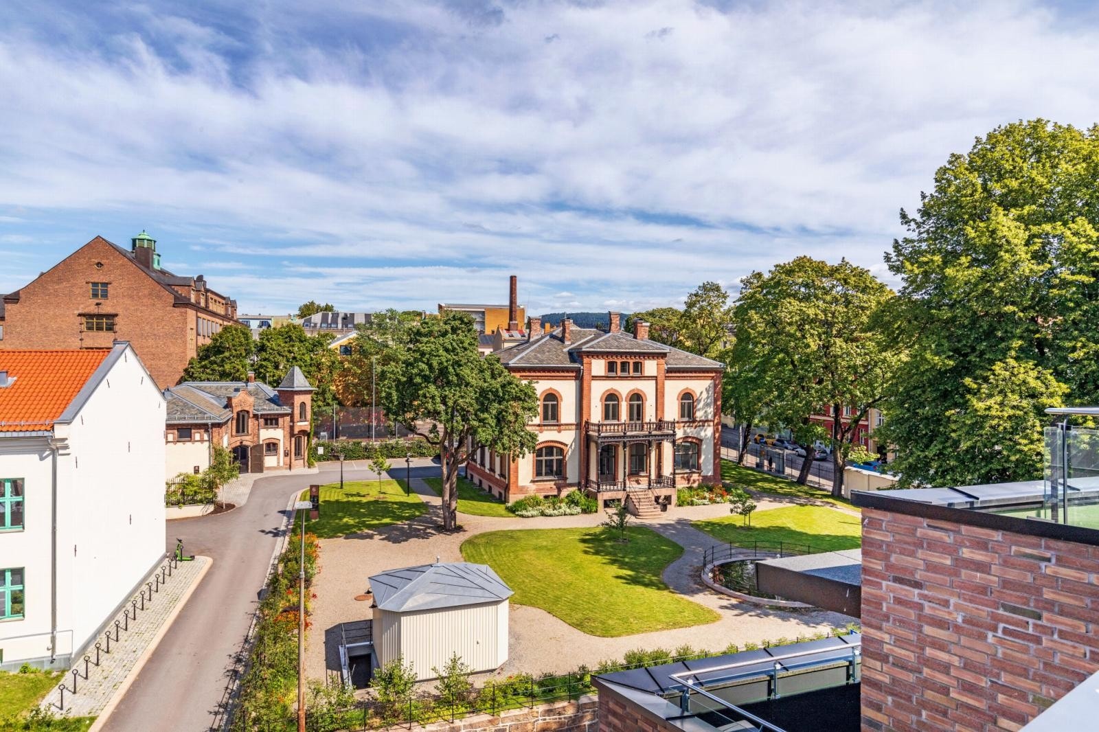 Leiligheten disponerer en bod i kjeller oppmålt til 5 kvm. Galleribilde