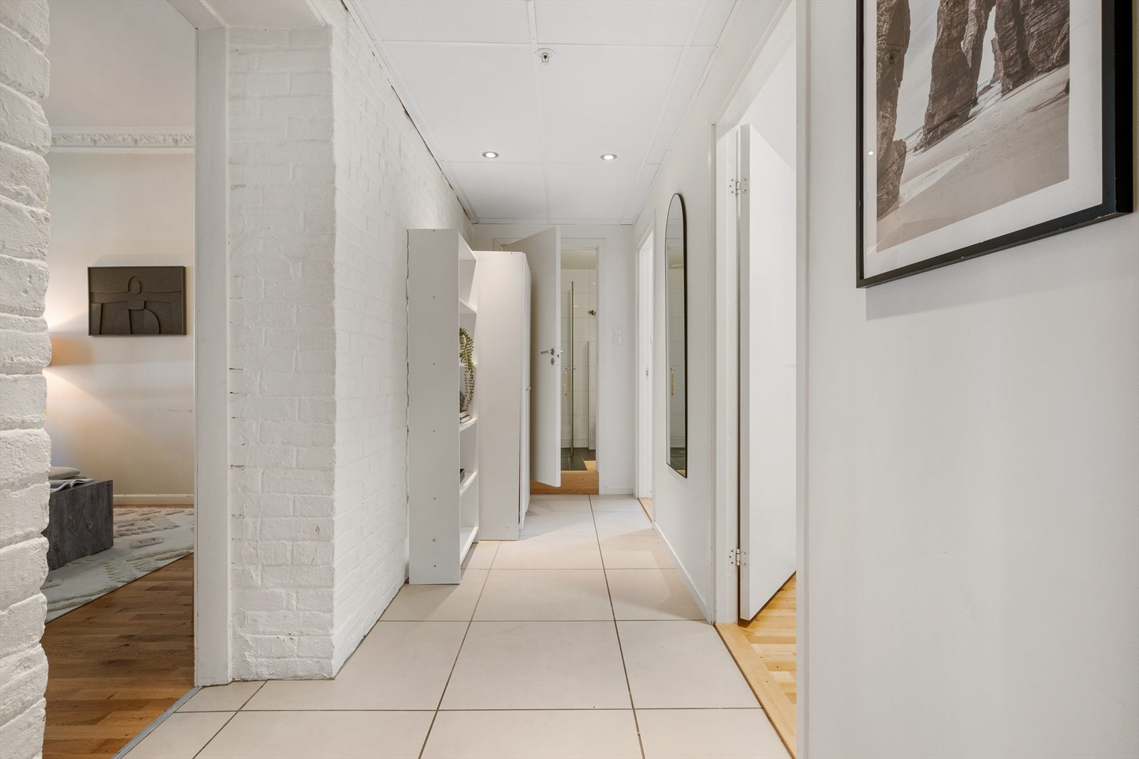 God plass til sko og yttertøy. Galleribilde