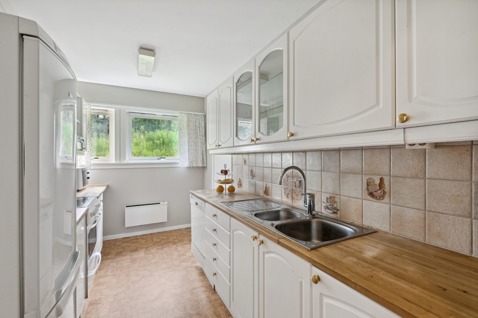 Romslig kjøkken. Galleribilde