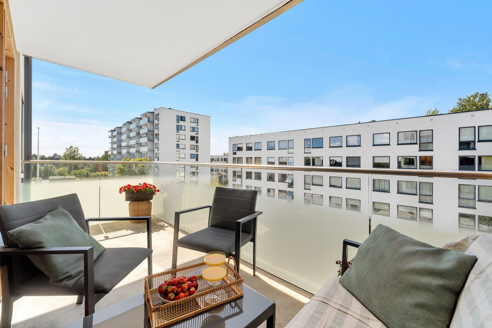 Velkommen til Hovseterveien 84D, en flott hjørneleilighet med sentral beliggenhet på Hovseter! Galleribilde