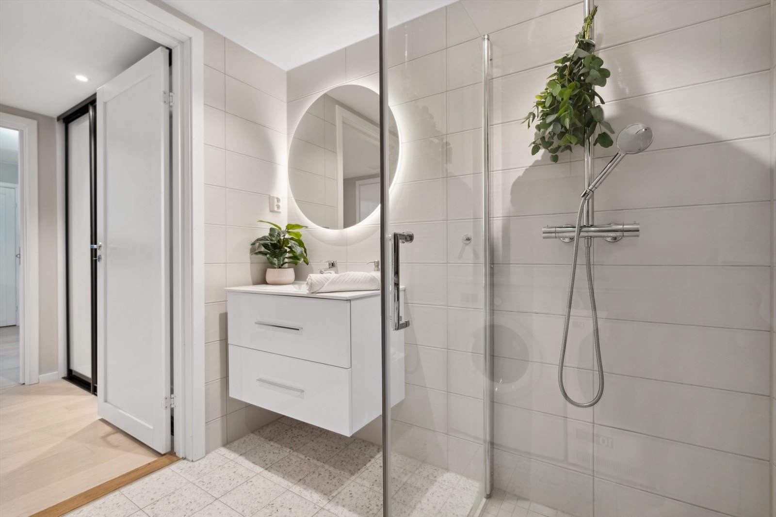 Badet har fått en samlet tilstandsgrad 1 fra takstmann og holder en god standard. Galleribilde