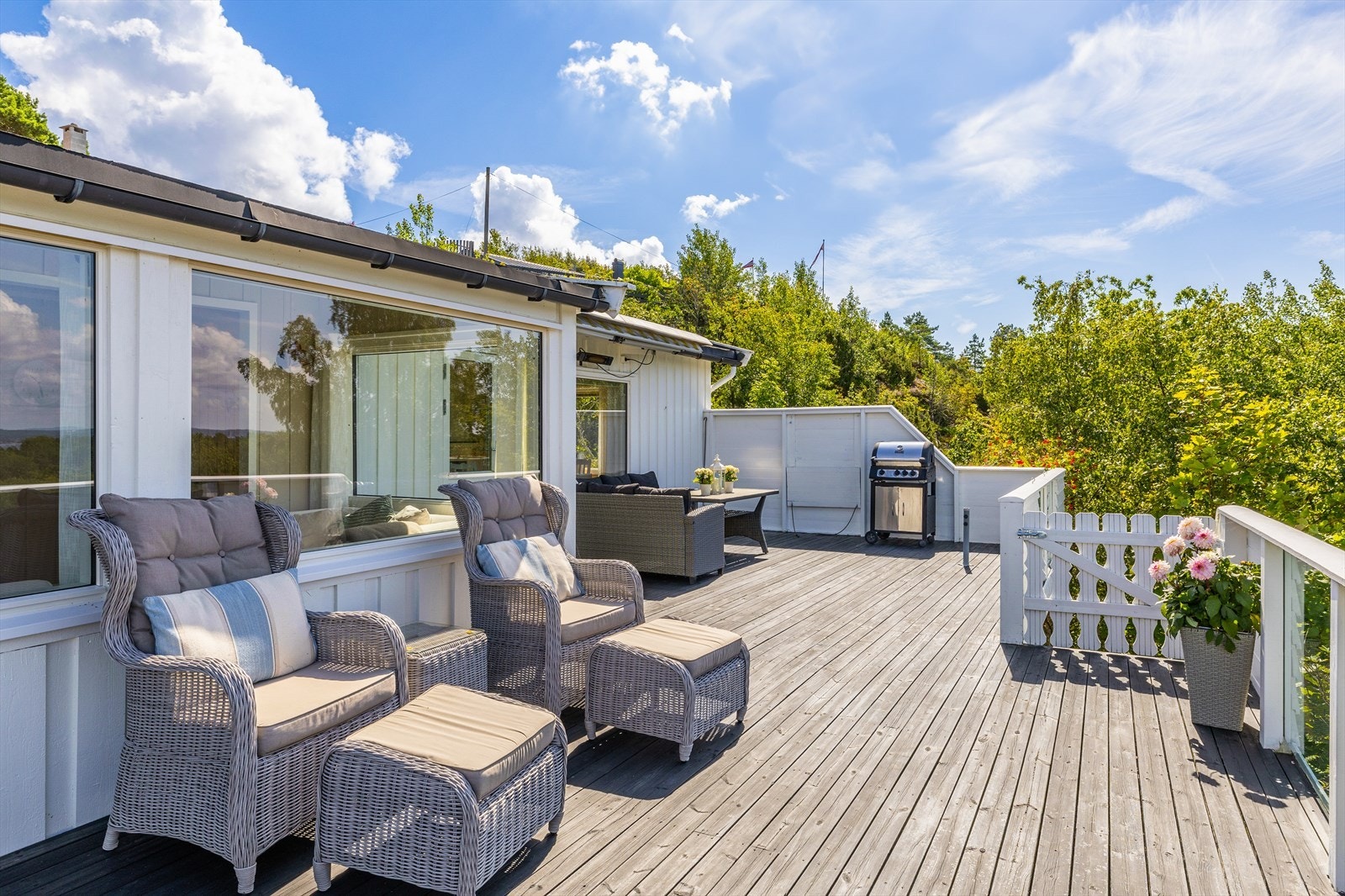 Det kan møbleres i ulike grupper i hele terrassens bredde. Galleribilde