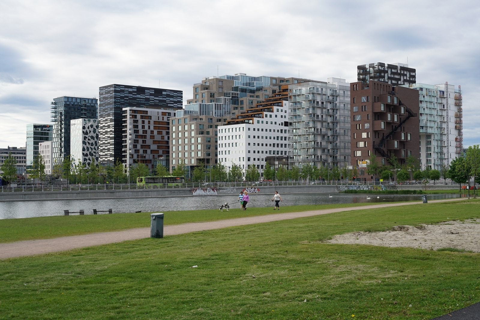 Barcode med parkområde like i nærheten. Galleribilde
