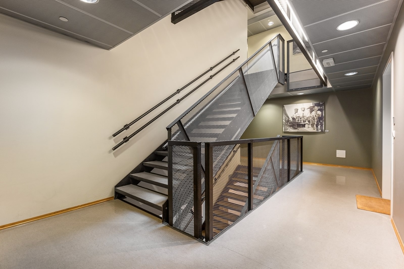 Bygget har store, fine fellesområder og trappeoppganger. Galleribilde