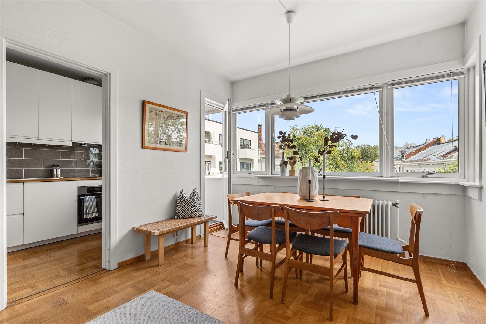 Leiligheten fremstår svært lys og luftig, og har en behagelig atmosfære. Galleribilde