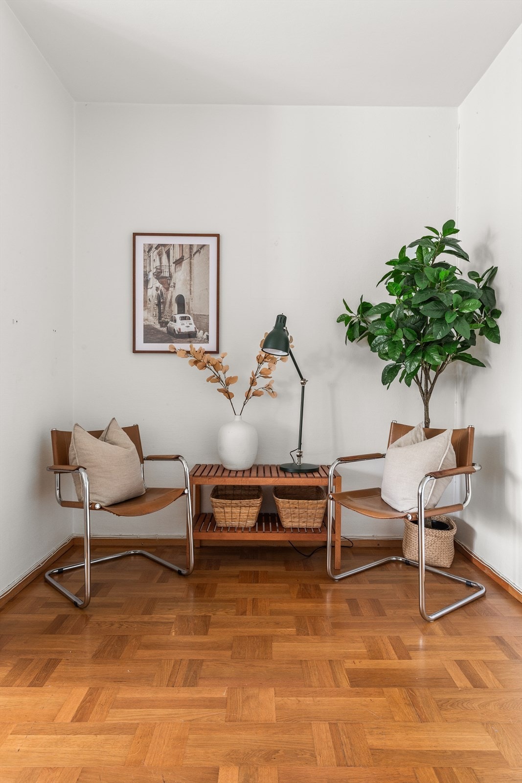 Legg merke til den gode takhøyde på 2,65m og det flotte gulvet. Galleribilde