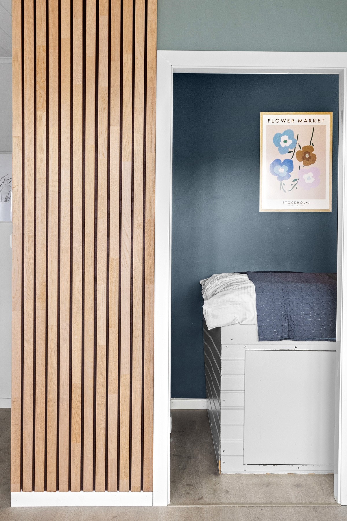 Spileveggen setter et stilig preg på oppholdsrommet. Galleribilde