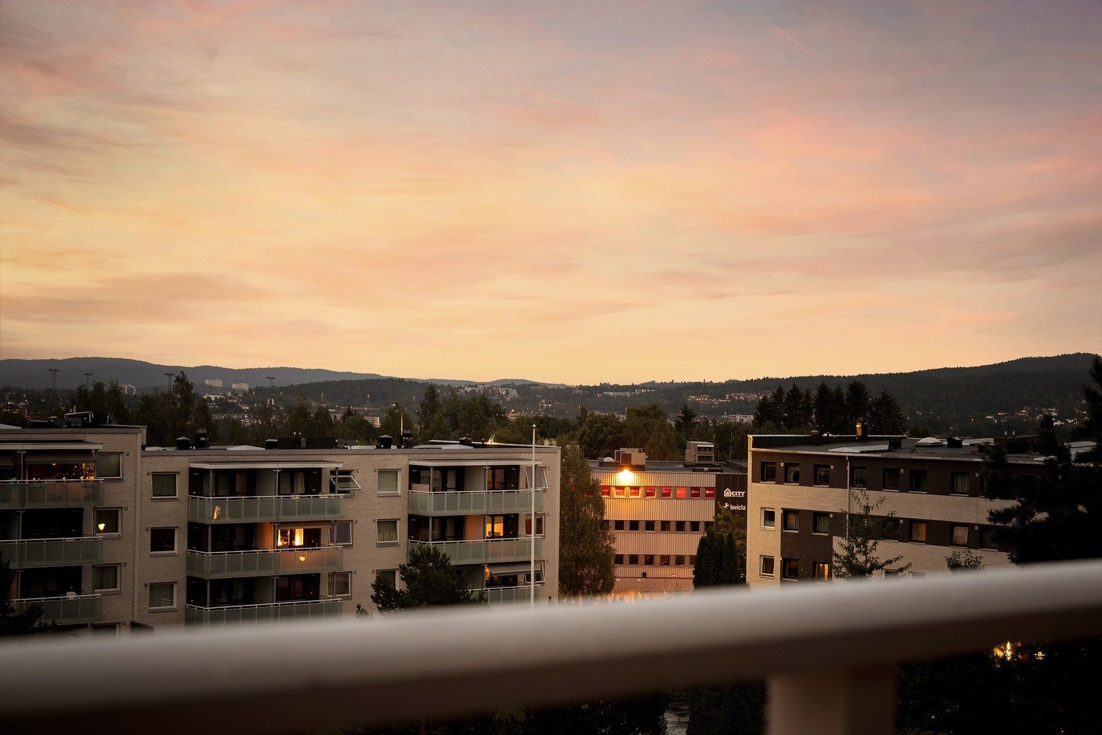 Her bor du høyt og fritt i byggets toppetasje (4.etasje). Galleribilde