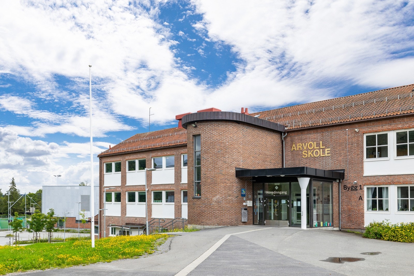 Årvoll barne- og ungdomsskole ligger tett på borettslaget Galleribilde