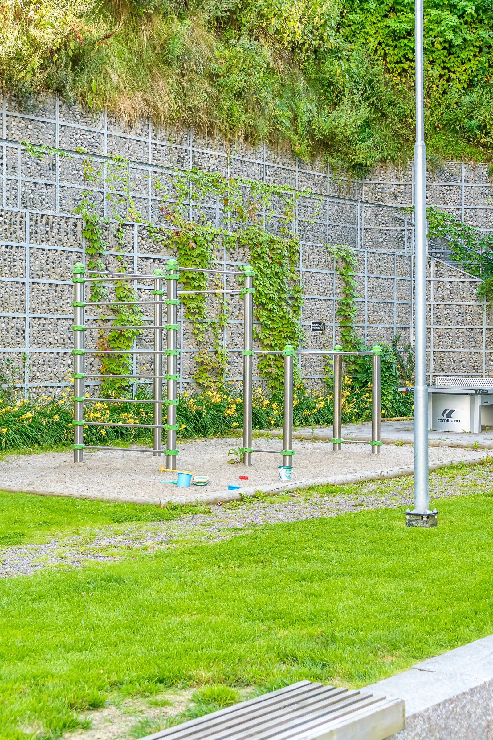 Bakgård. Galleribilde