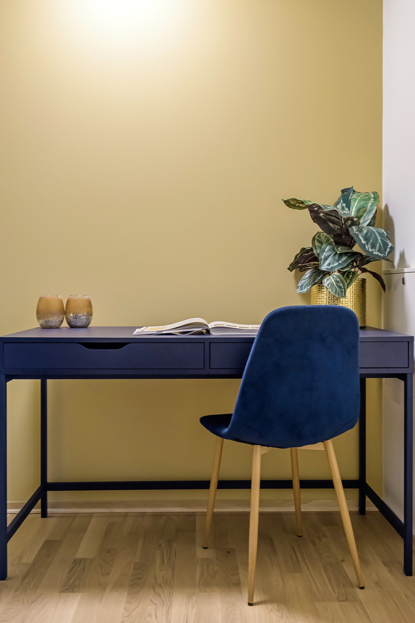 Boden er i dag brukt som hjemmekontor, men har god plass til å sette inn hyller for å lage oppbevaring om man ønsker. Galleribilde