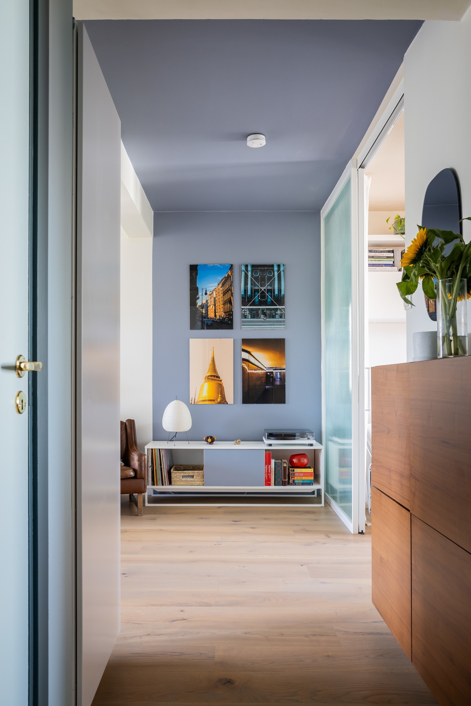 Mulighet for knaggrekker og skoskap i entré. For sykkeloppbevaring finnes oppvarmede boder og stativ i bakgården. Galleribilde