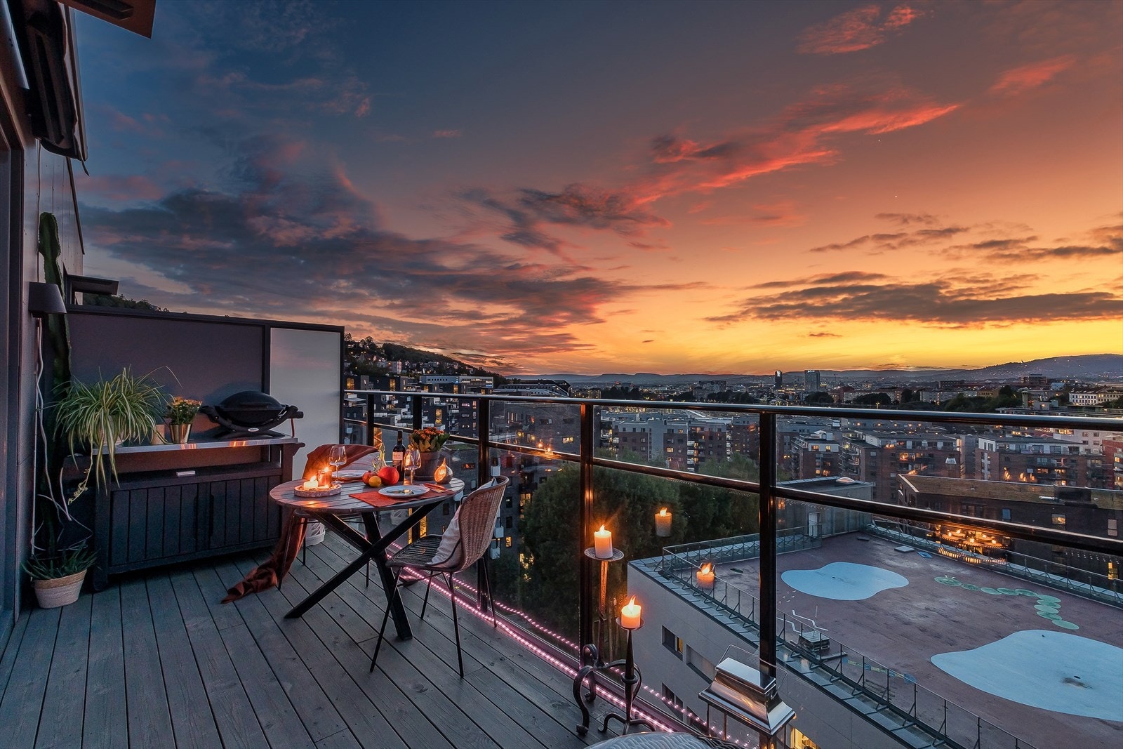 Når solen går ned har man flott utsyn til en nydelig solnedgang. Galleribilde