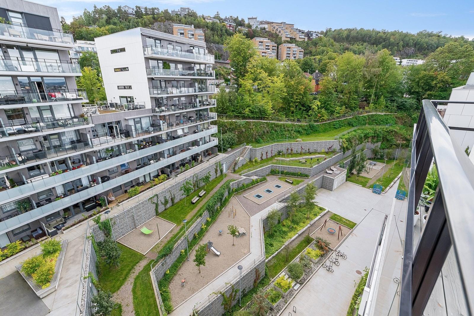 Sameiet er omkranset av nydelige fellesarealer - Barnevennlig og trygt i trafikkstille omgivelser. Galleribilde