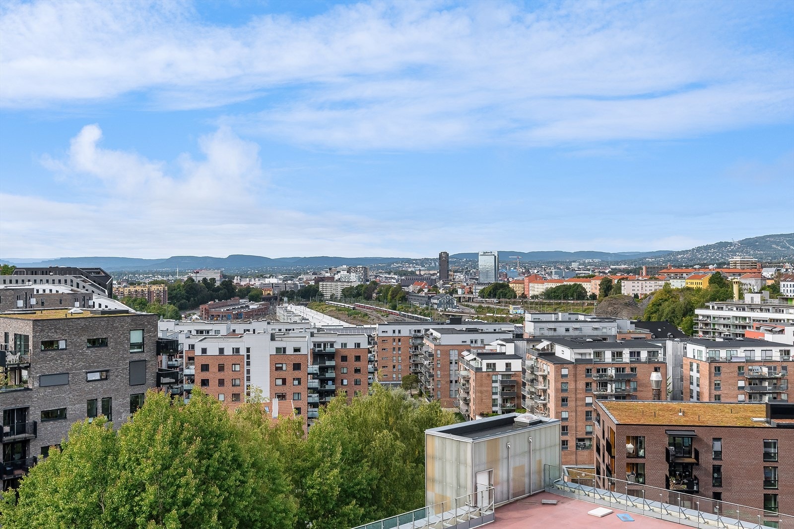 Du har i tillegg tilgang til hele tre takterrasser. Galleribilde