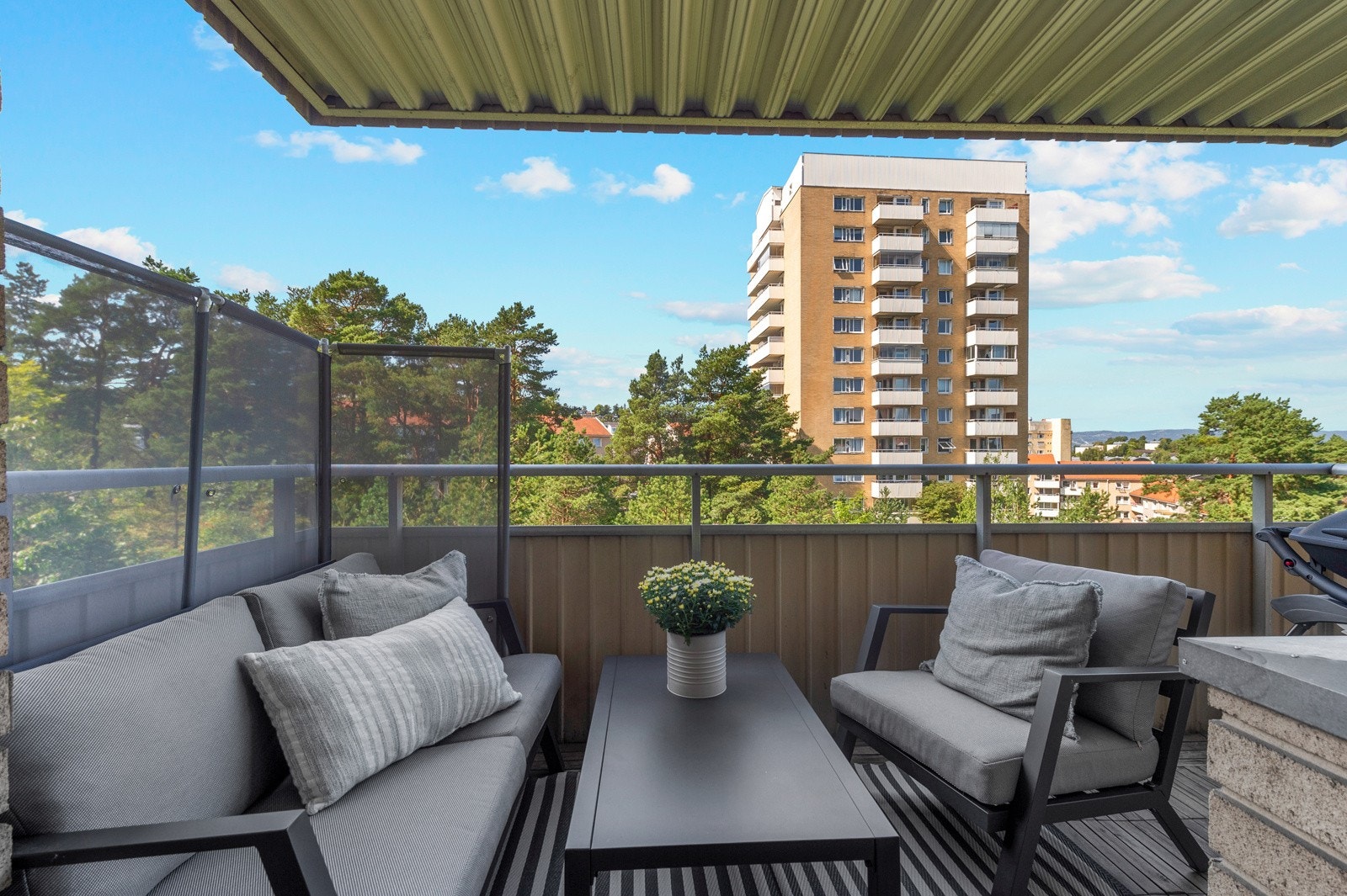 God plass for både sittegruppe og grill Galleribilde
