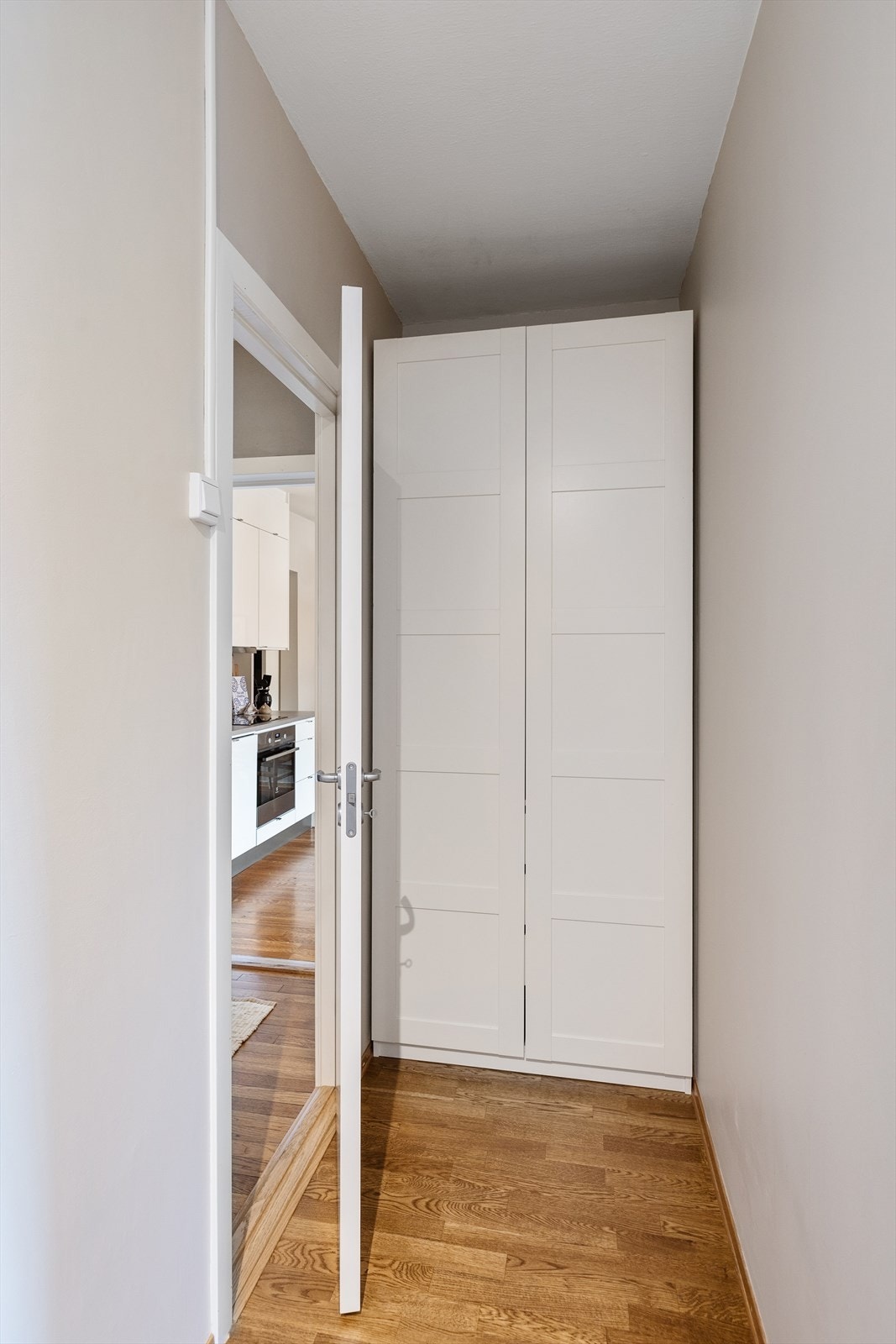 Garderobeskap på soverom II. Galleribilde