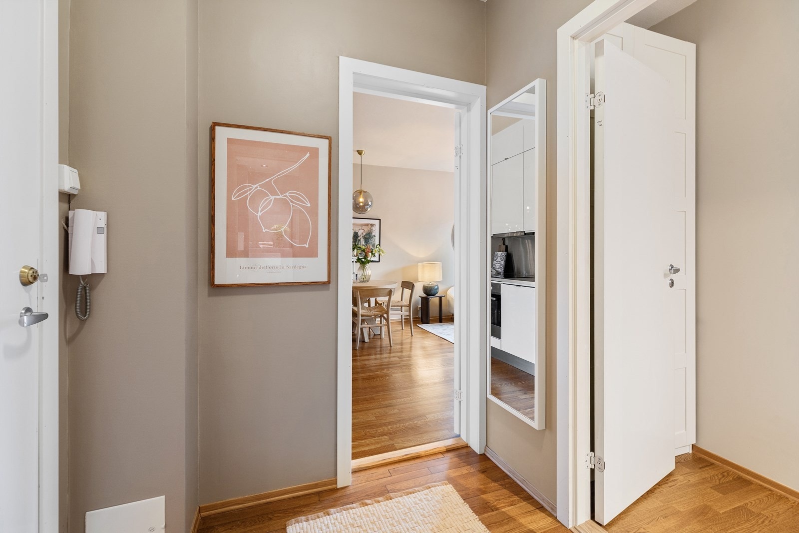 Det er heis til leilighetsplan og ekstra lagringsplass i en kjellerbod på ca. 2,6 kvm. Galleribilde