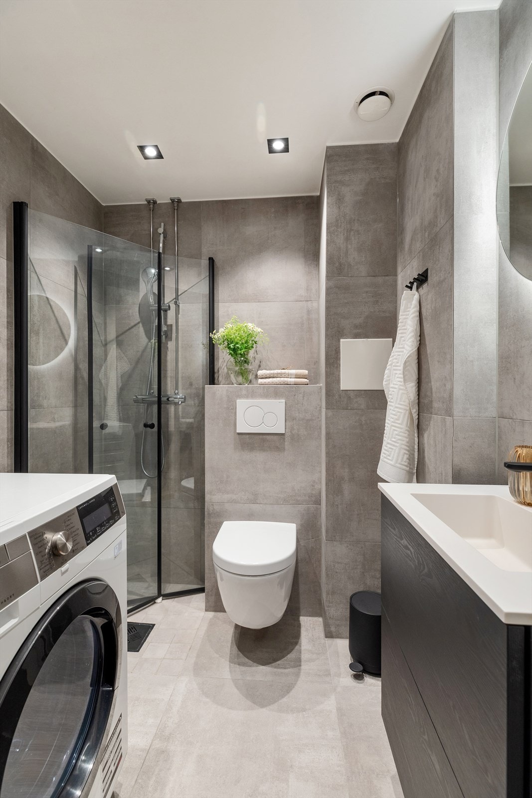 Badet ble pusset opp i regi av sameiet i 2010/11, og ble oppgradert med flis-på-flis, sisterne og vask i 2021. Galleribilde