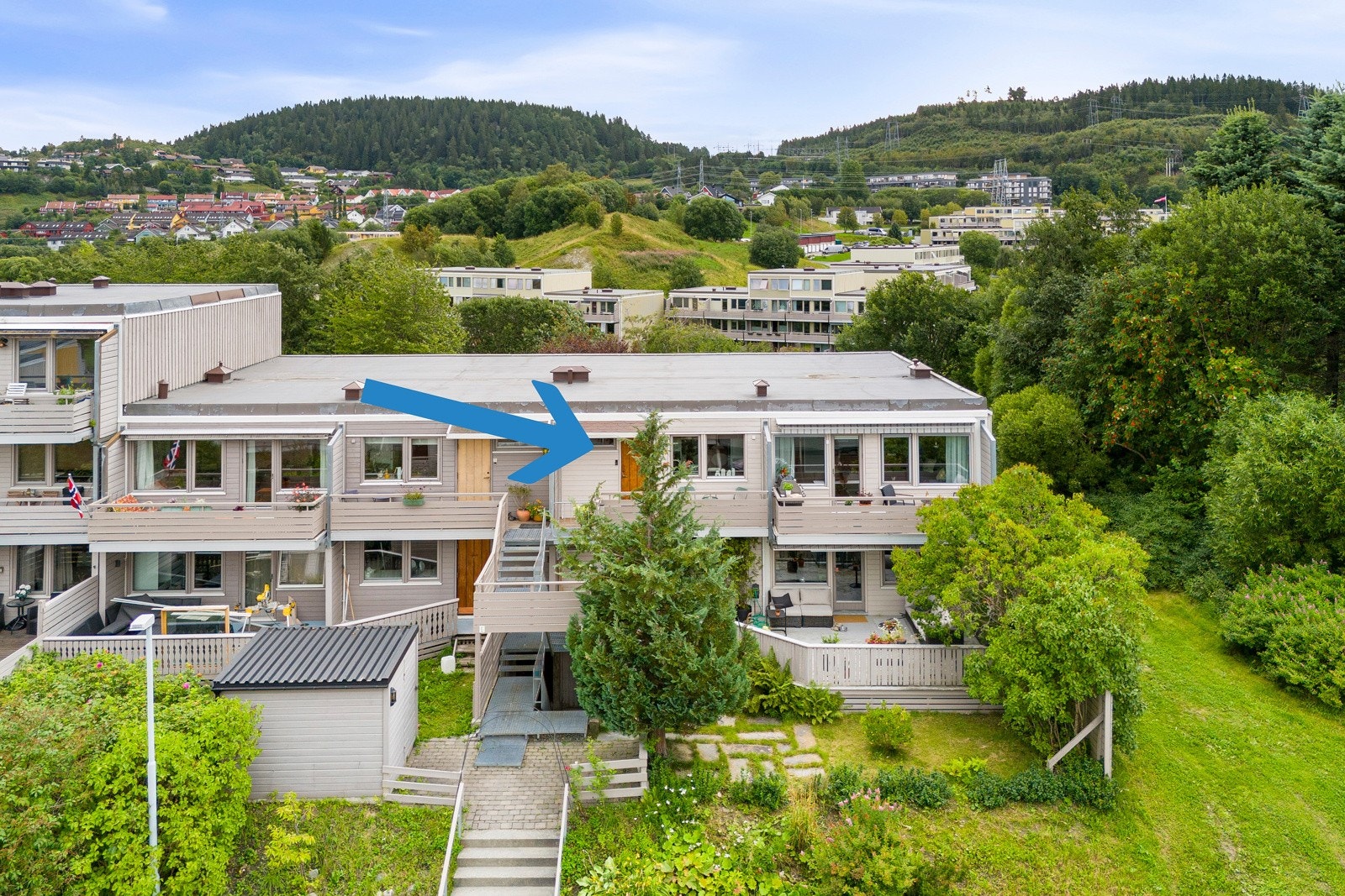Proaktiv Eiendomsmegling v/Kenneth Vårvik har gleden av å presentere denne flotte 5-romsleiligheten på ett plan. Velkommen til Søndre Risvolltun 10F! Galleribilde