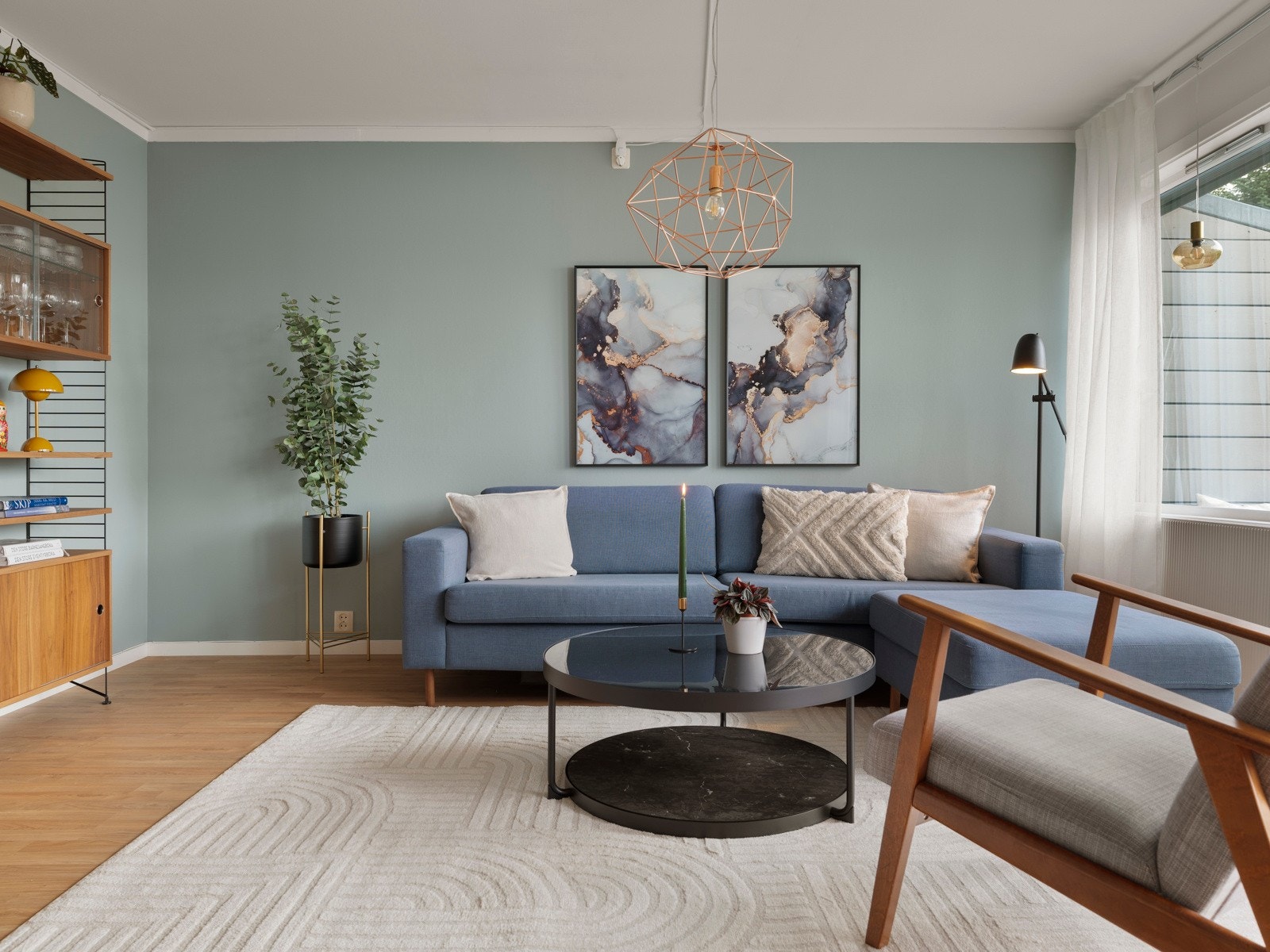 Leilighetens eiere har bodd her siden 2013 og huser nå en familie på 2 voksne og 3 barn. Galleribilde